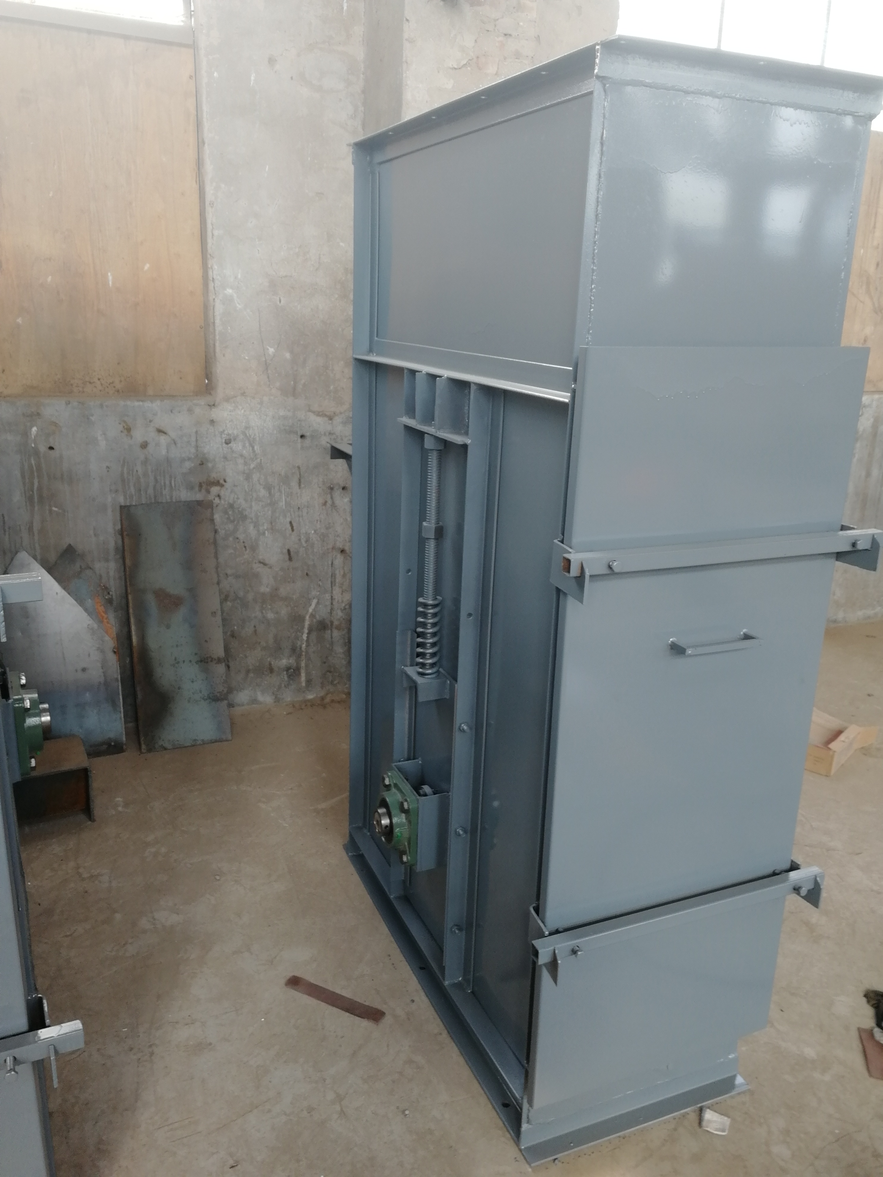 斗式提升機(jī)提升物料的實質(zhì)性研究(斗式提升機(jī)提升高度)