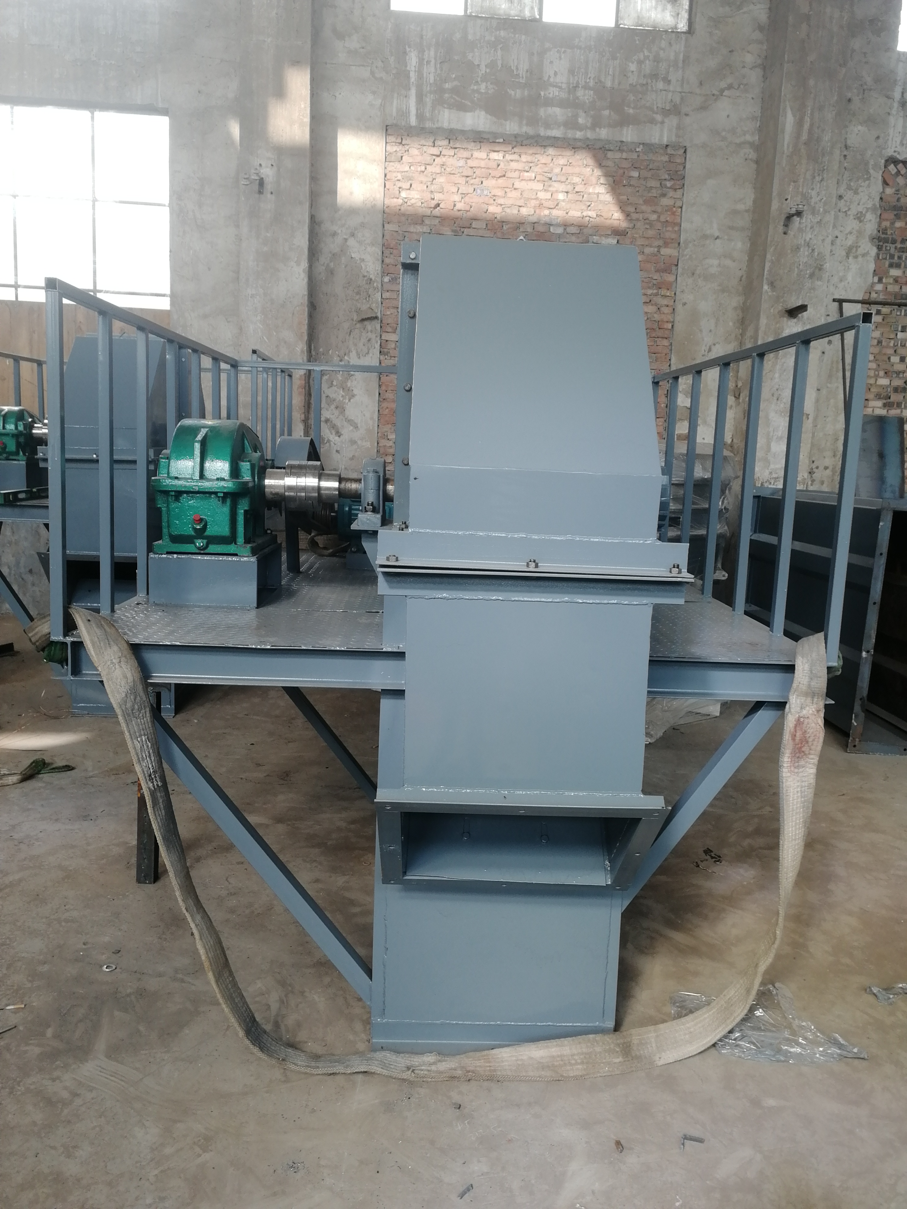 環(huán)鏈斗提機-高強度TH型斗式提升機廠家特點介紹 (環(huán)鏈式斗提機結(jié)構(gòu)圖)